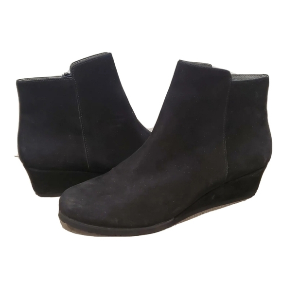 NEW Chocolat Blu Kacy Minimal Low Wedge Bootie